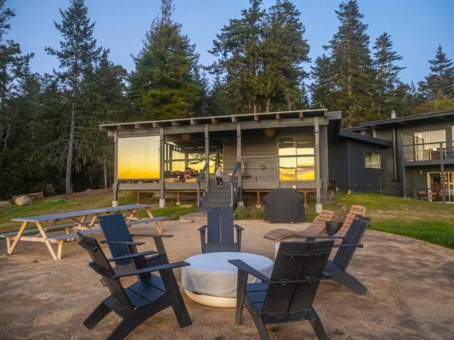Driftwood Lodge ~ 5 Bedroom / 7 Bath ~ 30-Acre Private Estate On Hwy 1 ~ Hot Tub ~ Oceanview ~ Reunions & Retreats Walsh Landing Exterior foto