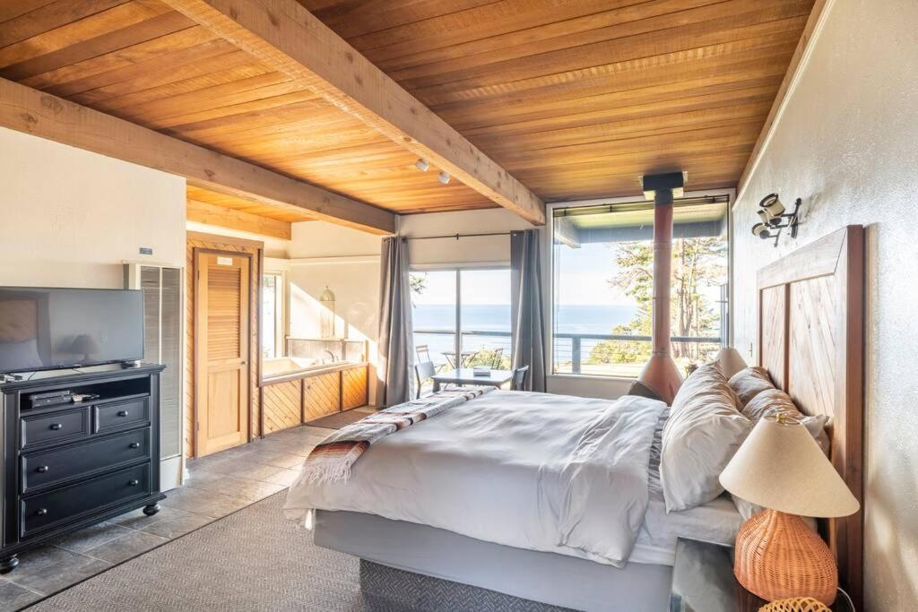 Driftwood Lodge ~ 5 Bedroom / 7 Bath ~ 30-Acre Private Estate On Hwy 1 ~ Hot Tub ~ Oceanview ~ Reunions & Retreats Walsh Landing Exterior foto