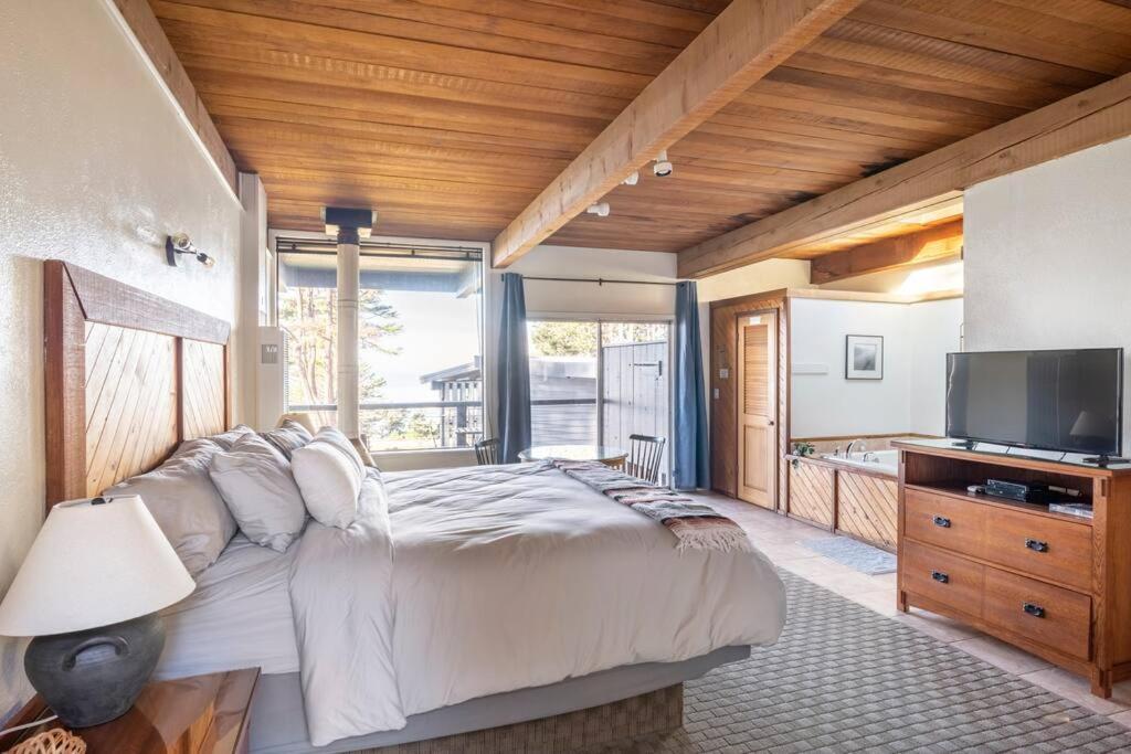 Driftwood Lodge ~ 5 Bedroom / 7 Bath ~ 30-Acre Private Estate On Hwy 1 ~ Hot Tub ~ Oceanview ~ Reunions & Retreats Walsh Landing Exterior foto