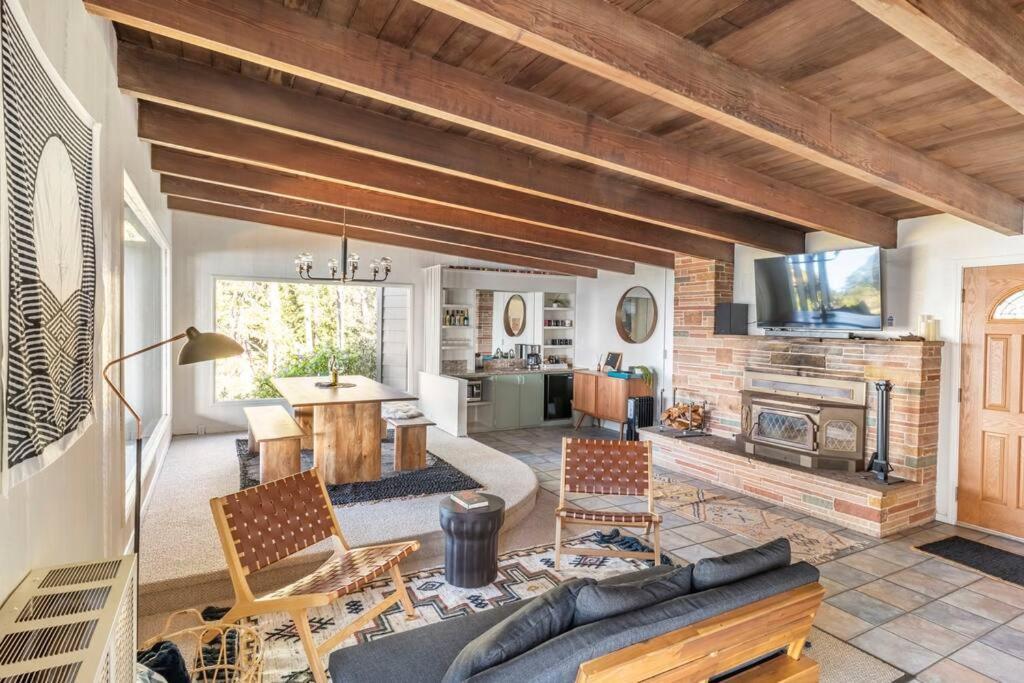 Driftwood Lodge ~ 5 Bedroom / 7 Bath ~ 30-Acre Private Estate On Hwy 1 ~ Hot Tub ~ Oceanview ~ Reunions & Retreats Walsh Landing Exterior foto